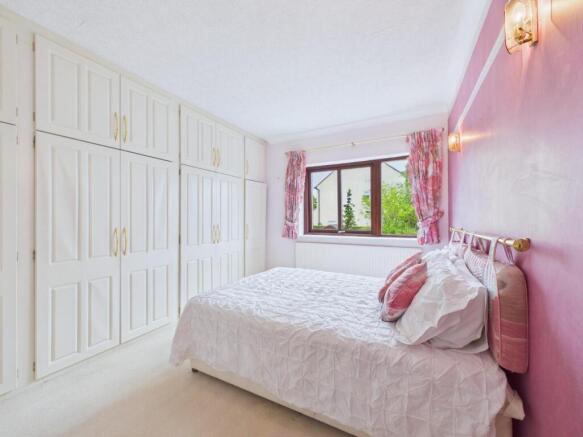 4 bed Semi-Detached for sale Image 11
