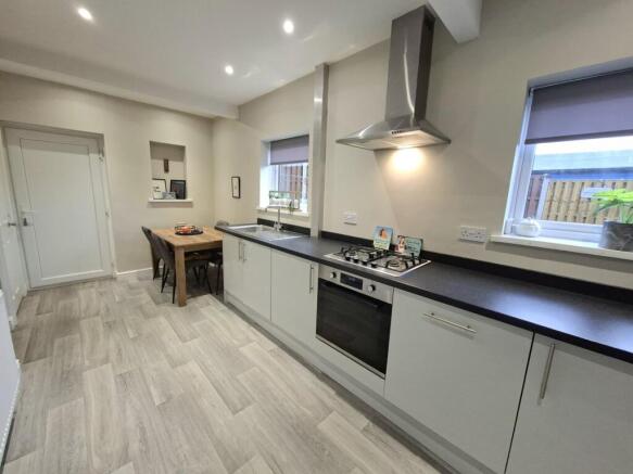 KITCHEN/BREAKFAST ROOM