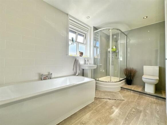Family Bathroom_.jpg