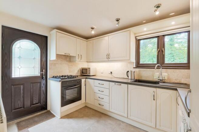 4 bed Detached for sale Image 9