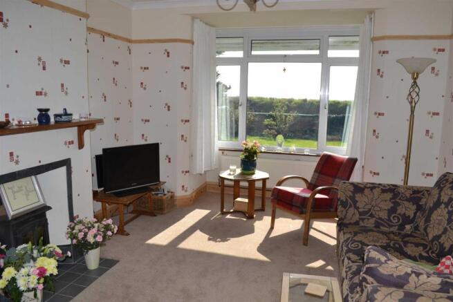 Lounge/ Dining Room