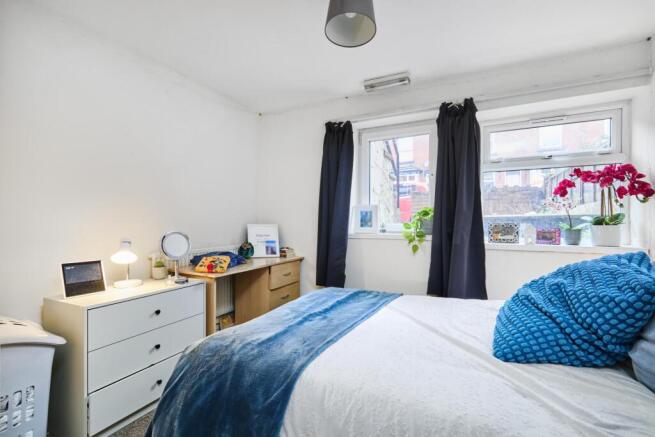 5 bed House to rent Image 9