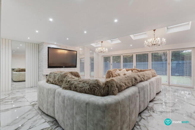 4 bed Detached for sale Image 11