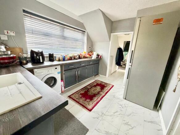4 bed Semi-Detached for sale Image 3