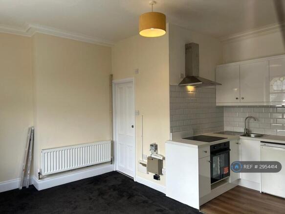 Studio to rent Image 9