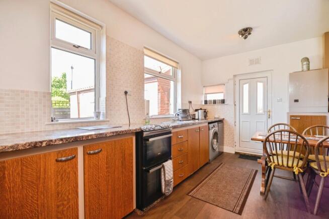 5 bed Detached for sale Image 7