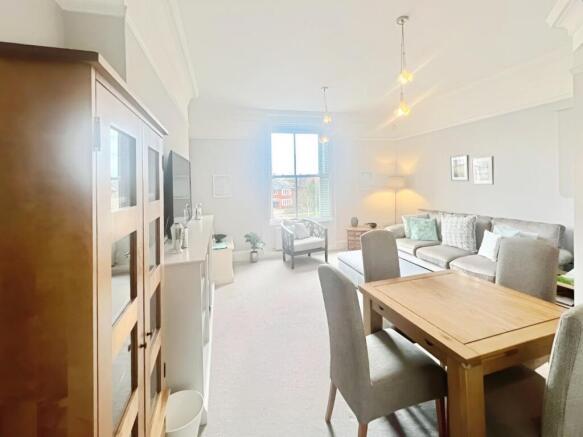 3 bed Apartment for sale Image 5
