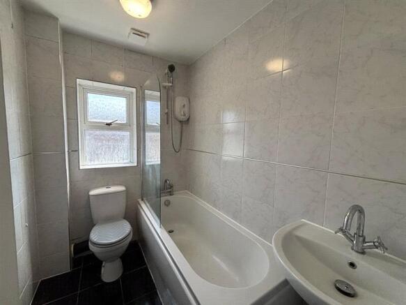 3 bed Semi-Detached to rent Image 4