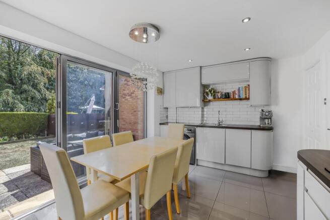 4 bed Link Detached House for sale Image 9