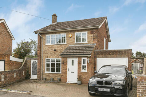 Farm Way, Staines-upon-Thames, Surrey, TW19