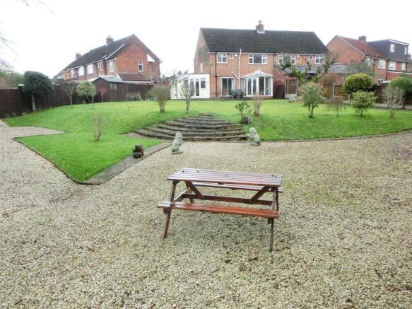 DELIGHTFUL REAR GARDEN