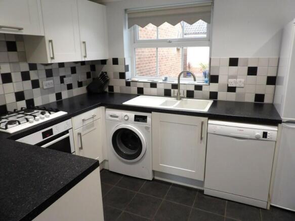 KITCHEN/BREAKFAST RM