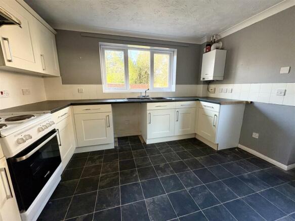 2. kitchen2.jpg