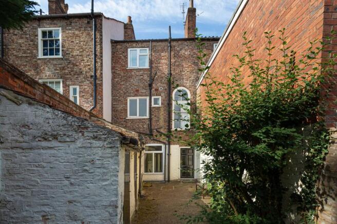 3 bed Town House for sale Image 2