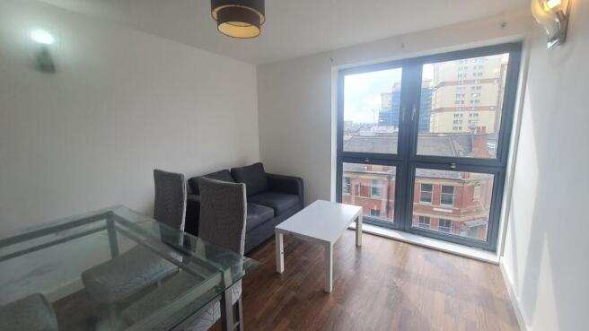 2 bed Flat to rent Image 4