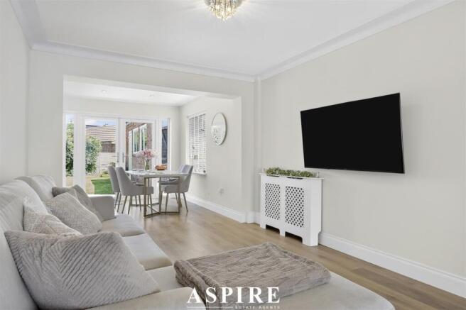 Chelmer Drive, Brentwood photo 4