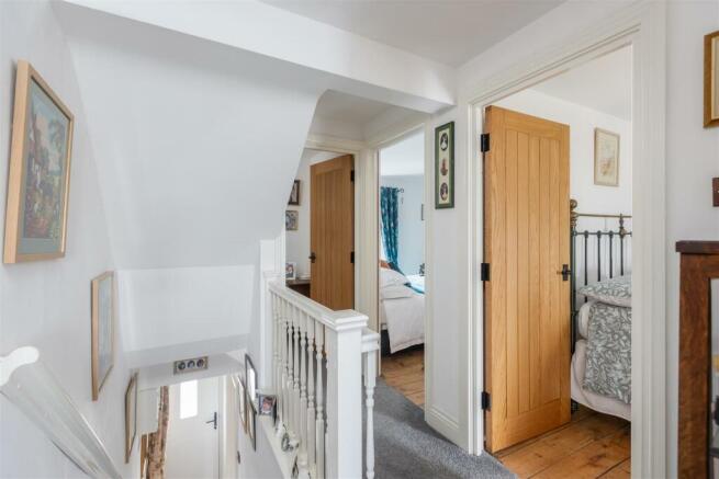 Hill Cottages 6 Landing.jpg