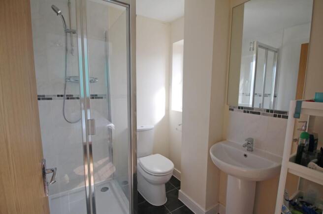 Ensuite to Bedroom 1