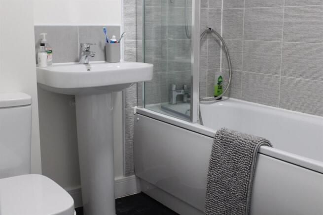 Bathroom (Main)