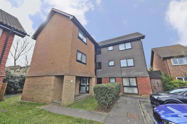 Studio flat on Ryeland Close, Yiewsley, West Drayton, £150,000