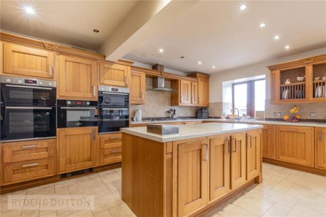 7 bed Detached for sale Image 5