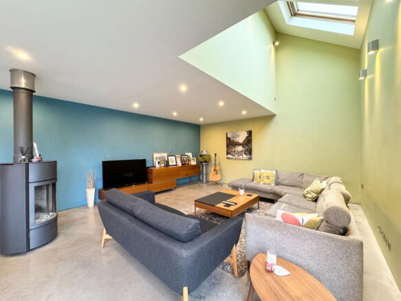 4 bed Detached for sale Image 4