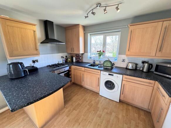 Hayfield Road, Chapel-En-Le-Frith, SK23 photo 2