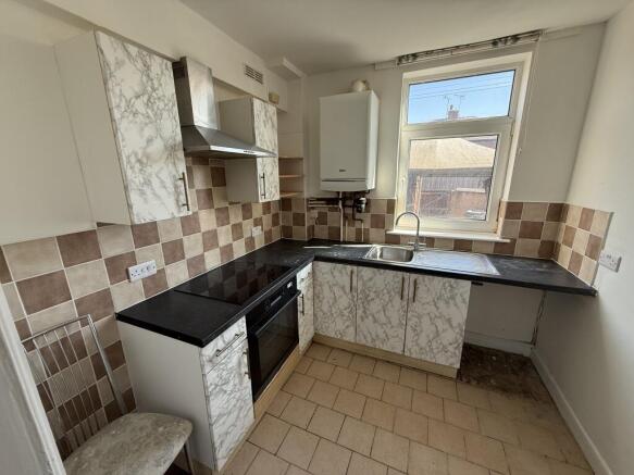 3 bed House to rent Image 5