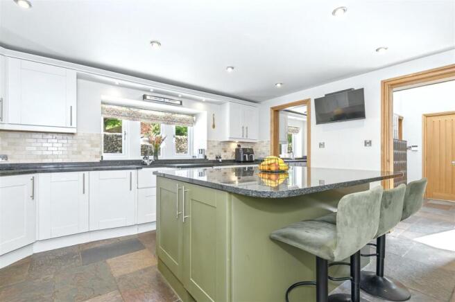 3 bed Semi-Detached for sale Image 6