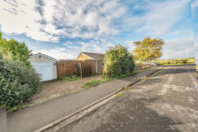 Detached Garage & Driveway