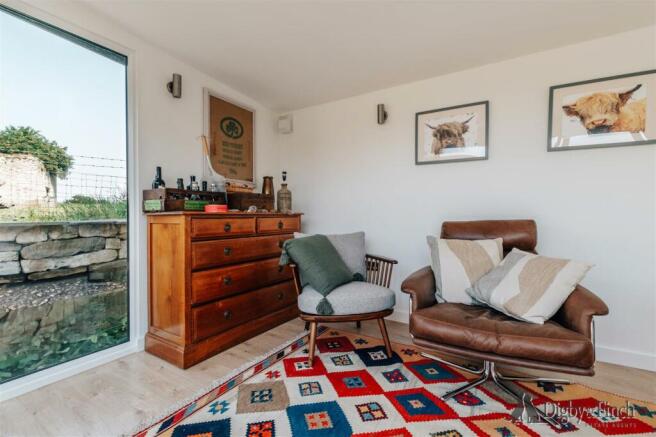 Dovecote Cottage 057.jpg