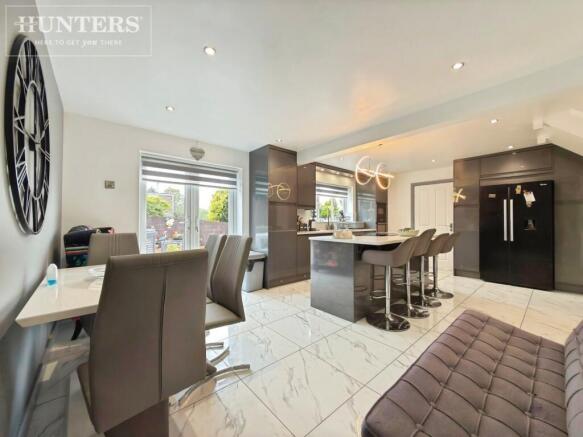 4 bed Detached for sale Image 5