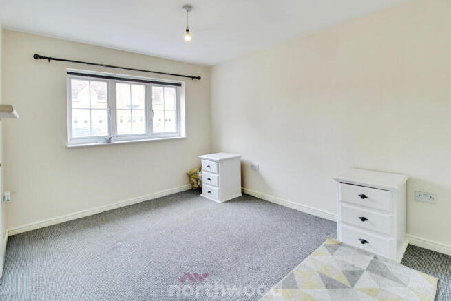 3 bed Flat to rent Image 5