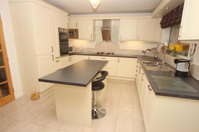 LIVING KITCHEN