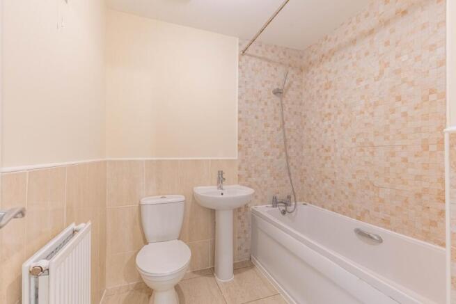 3 bed Town House to rent Image 9