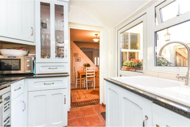 Kitchen through to L