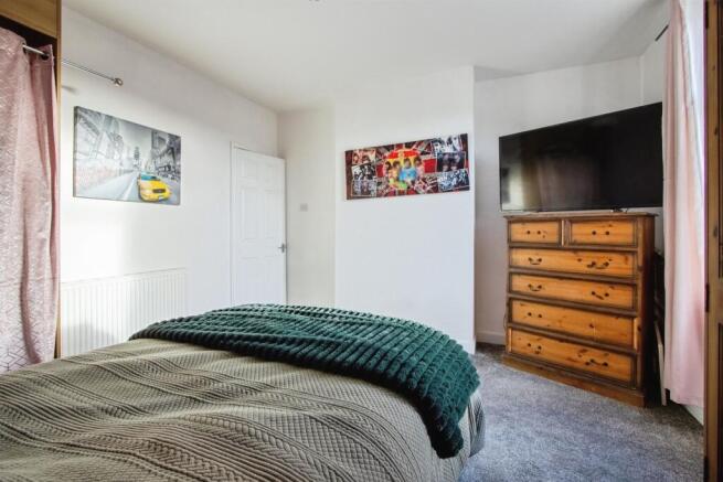 3 bed Terraced for sale Image 8