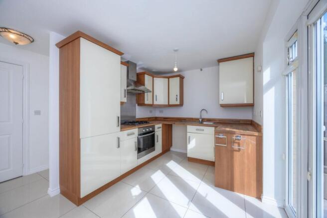 3 bed Semi-Detached for sale Image 6