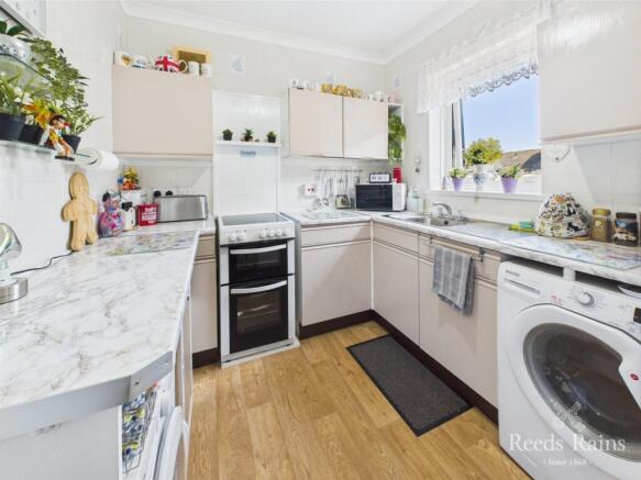 2 bed Apartment for sale Image 6