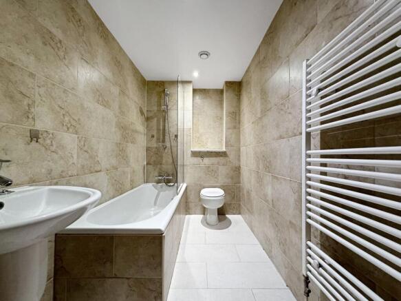 2 bed Apartment to rent Image 11