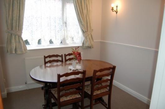 bedroom/dining room