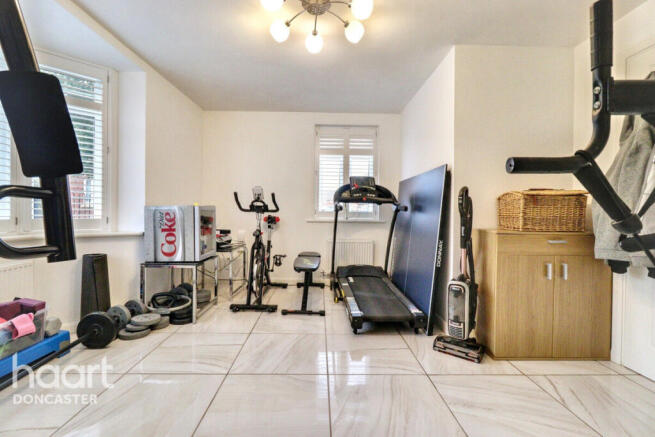 4 bed Semi-Detached for sale Image 10