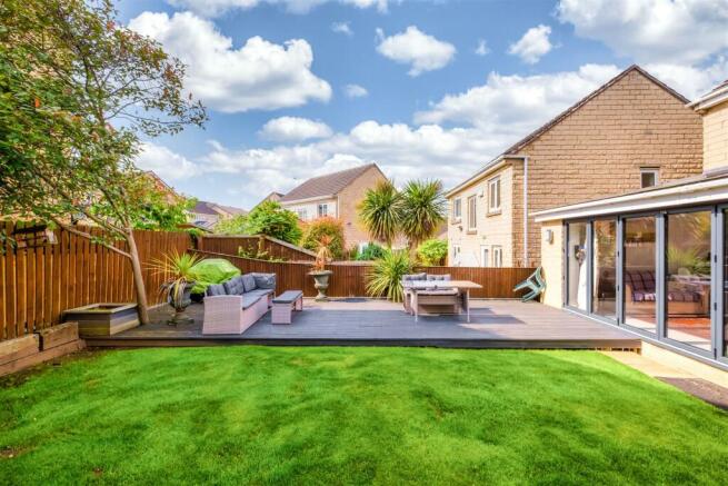 5 bed Detached for sale Image 12