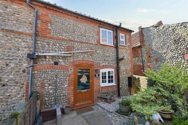 2-bed semi-detached on High Street, Sheringham, £250,000