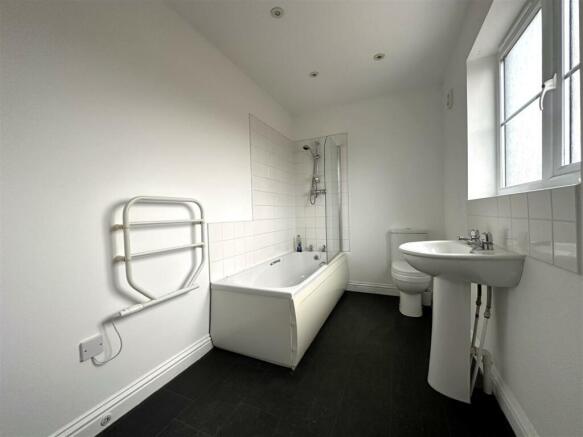 Family Bathroom 592