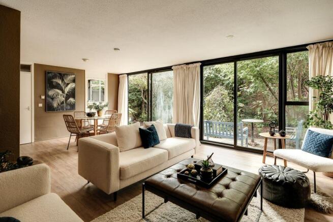 Sitting/dining room