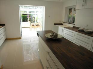 KITCHEN: