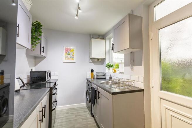 Kitchen (2)-HDR copy.jpg