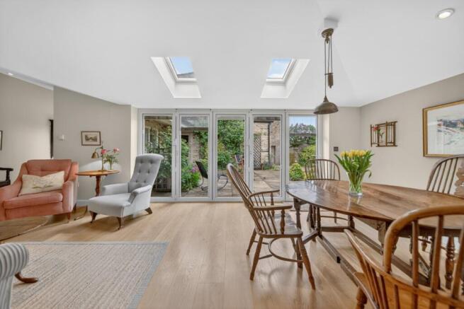 4 bed Semi-Detached for sale Image 8