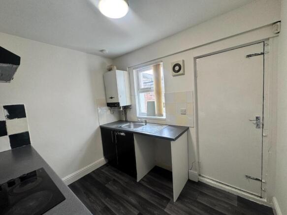 2 bed Terraced to rent Image 9